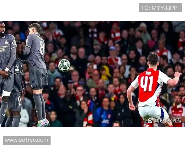 足球明星展示个性球鞋照片引发球迷热议与时尚潮流碰撞 足球明星展示个性球鞋照片引发球迷热议与时尚潮流碰撞